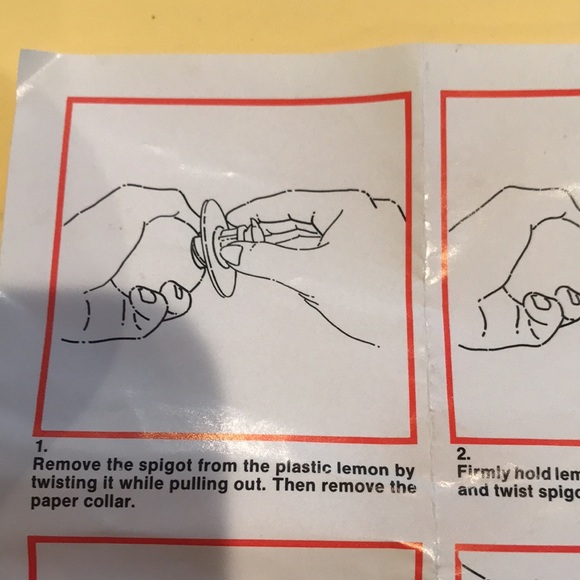 2 Vintage Lemon Squeezer’s - Picture 13 of 16